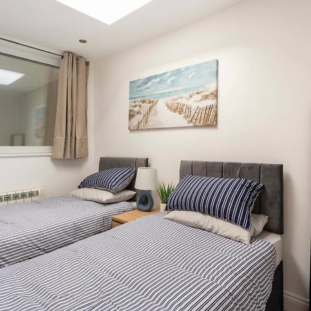 Beautiful 2 Bed Apartment Just Steps To The Beach Weymouth Esterno foto
