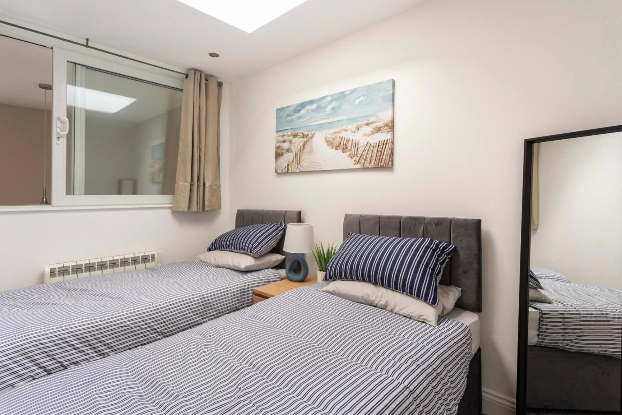Beautiful 2 Bed Apartment Just Steps To The Beach Weymouth Esterno foto